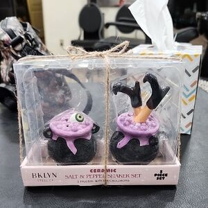 BKLYN CERAMIC WITCH CAULDRON SALT & PEPPER SHAKER SET